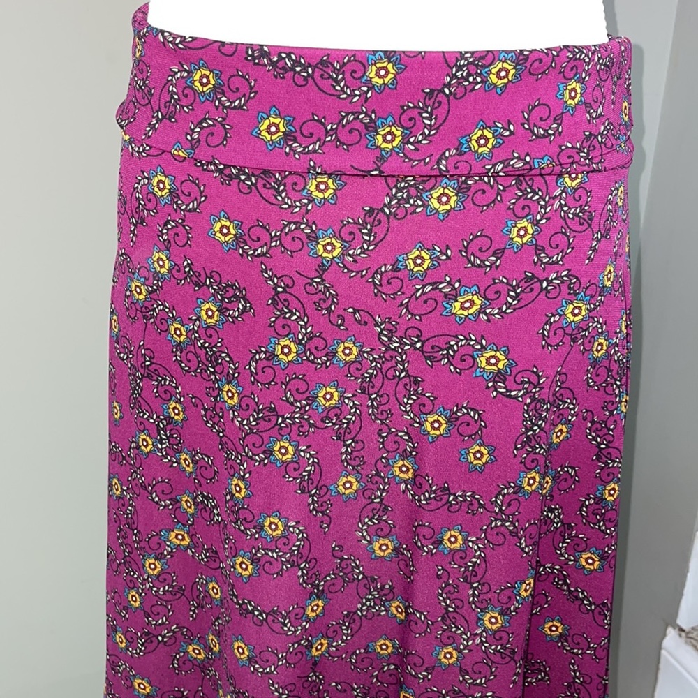 Lularoe medium plum color skirt. Has cute yellow flowers on it.